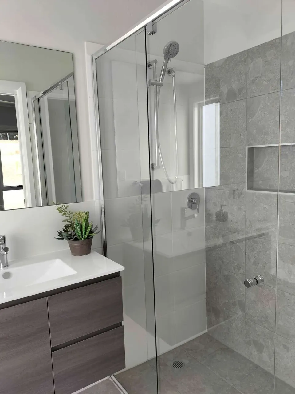 Ensuite (19 Strathallan Terrace, Thrumster)